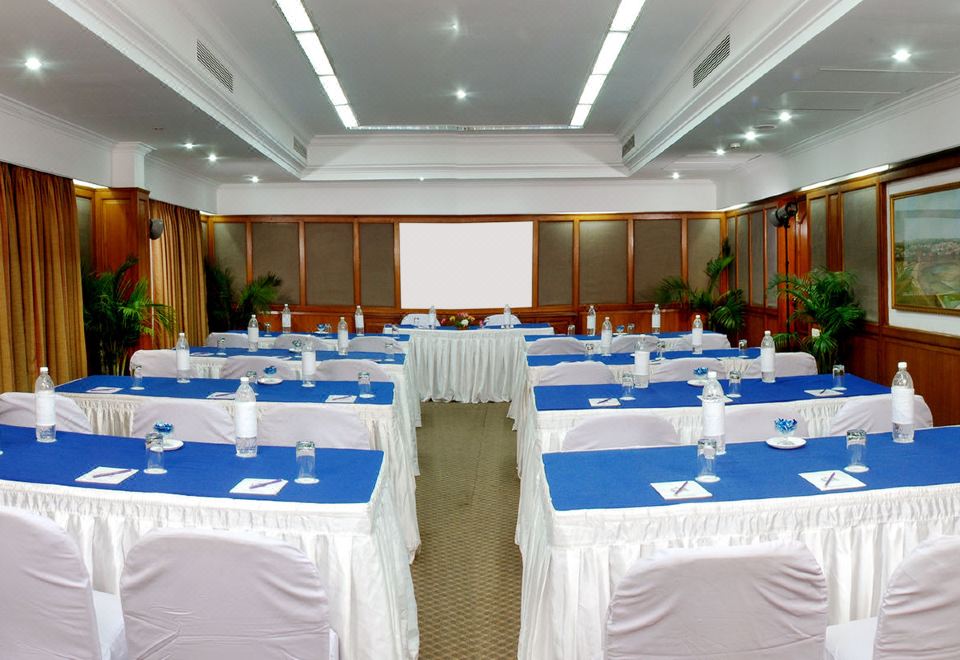 Noor-Us-Sabah PalaceHotel Overview