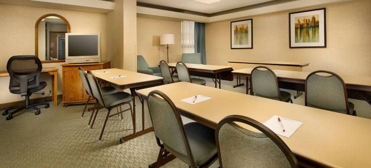 圣路易斯机场梨树酒店(Pear Tree Inn St. Louis Airport)图片