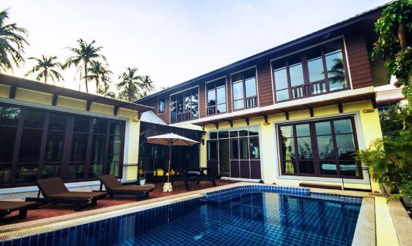 The Villa Hacienda Hotel Overview