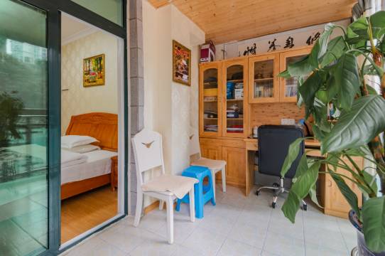 成都高姐家居客栈(成都西站中坝地铁站店)