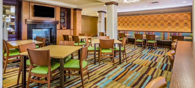 特洛克万枫套房酒店(Fairfield Inn & Suites Turlock)图片