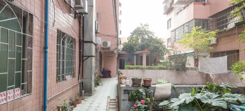 广州港龙住宿(龙归地铁站店)图片
