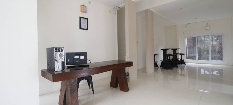 瑞德多兹酒店 - 近班贾尔马辛佳兰艾哈迈德沙亚尼(Urbanview Hotel Ava Banjarmasin by RedDoorz)图片