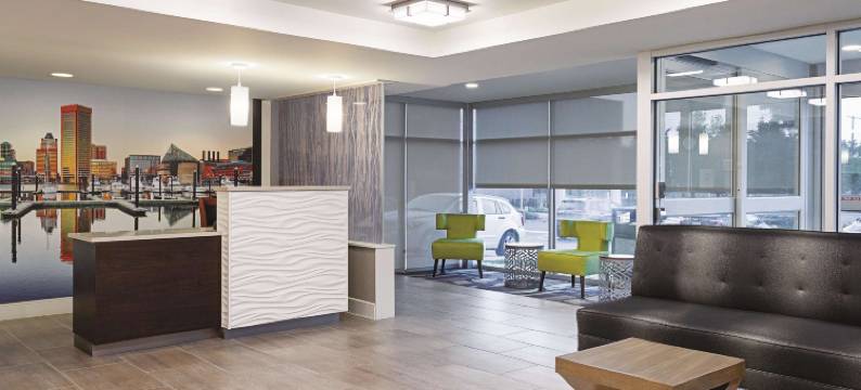 巴尔的摩北怀特马什拉昆塔温德姆套房酒店(La Quinta Inn & Suites by Wyndham Baltimore N / White Marsh)图片