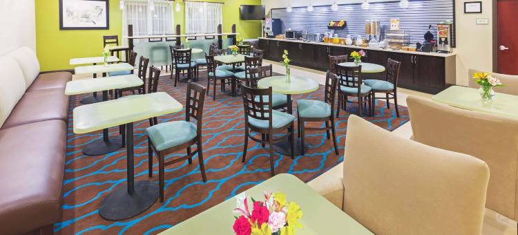 弗洛里斯维尔拉昆塔温德姆套房酒店(La Quinta Inn & Suites by Wyndham Floresville)图片