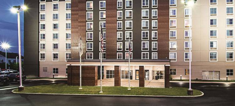 辛辛那提沙伦维尔拉昆塔温德姆套房酒店(La Quinta Inn & Suites by Wyndham Cincinnati Sharonville)图片