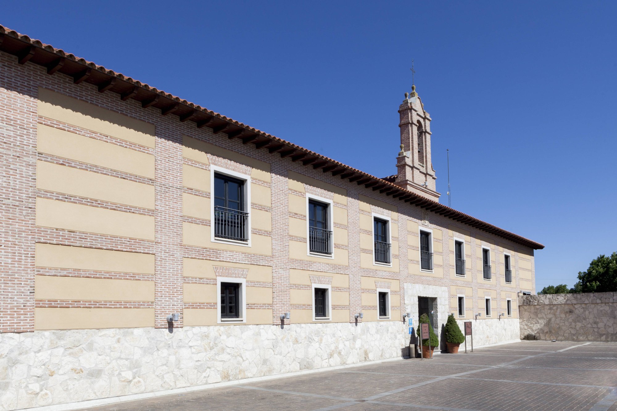 AC Hotel Palacio de Santa Ana Over view
