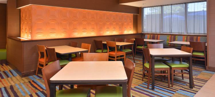 法明顿万枫酒店及套房(Fairfield Inn & Suites Farmington)图片