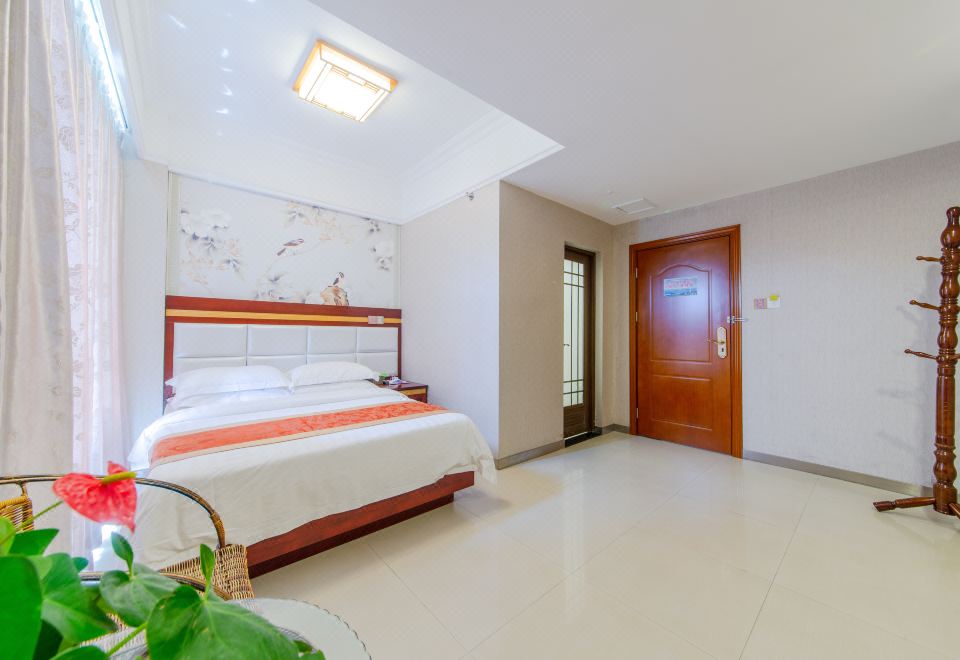Bihaiyuntian Holiday Inn Hotel Overview