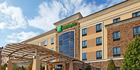 Holiday Inn 阿林頓東北流浪者棒球場