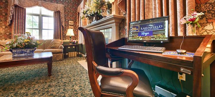 草坪湖贝斯特韦斯特优质套房酒店(Best Western Plus Lawnfield Inn  Suites)图片