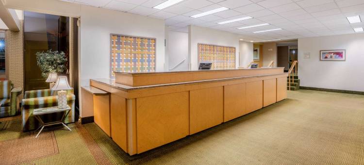 西雅图锡塔克机场拉昆塔温德姆套房酒店(La Quinta Inn & Suites by Wyndham Seattle Sea-Tac Airport)图片