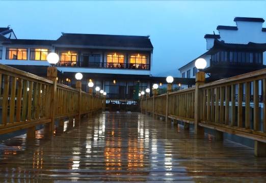 苏州陆巷古村假日酒店