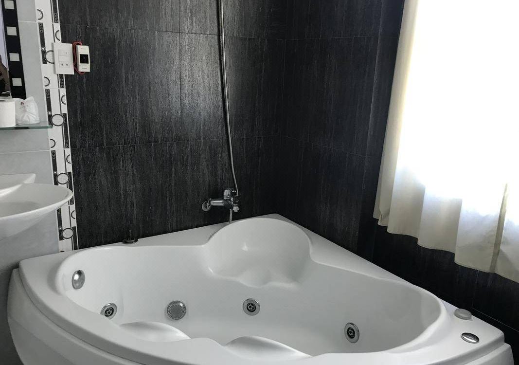 Mien Trung Petro Hotel Hotel Reviews And Room Rates - 