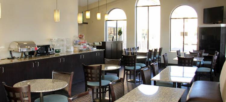 拉昆塔温德姆酒店-近桑达斯基锡达波因特(La Quinta Inn by Wyndham Sandusky Near Cedar Point)图片