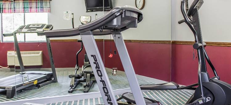 佩托斯基-哈伯斯普林斯凯艺酒店(Quality Inn Petoskey-Harbor Springs)图片