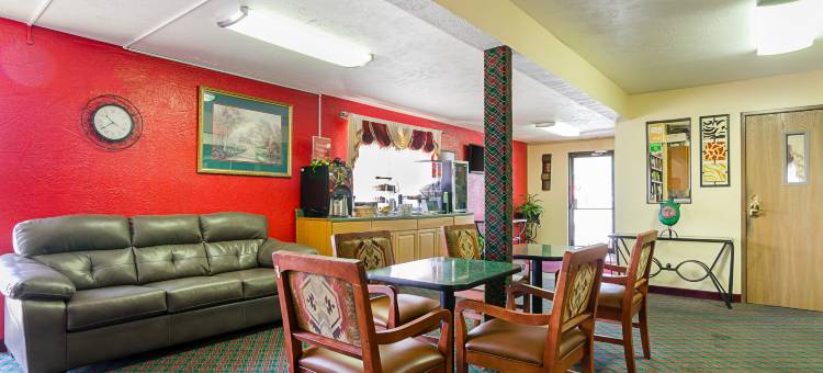 兰辛-莱文沃思伊克诺旅馆(Econo Lodge Lansing - Leavenworth)图片