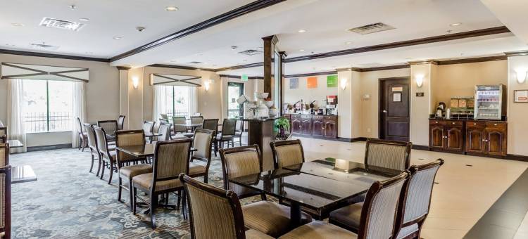 克林顿舒适套房酒店 - 近长老会学院(Comfort Suites Clinton Near Presbyterian College)图片