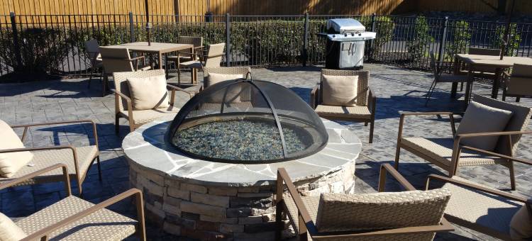 查塔努加汉密尔顿广场拉昆塔温德姆套房酒店(La Quinta Inn & Suites by Wyndham Chattanooga-Hamilton Place)图片