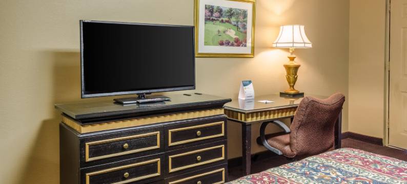 马格努森印第安诺拉达美套房酒店(Rodeway Inn Indianola)图片