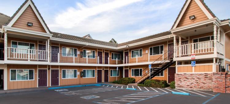 华美达海湾套房旅馆(Ramada Bayside Inn and Suites)图片