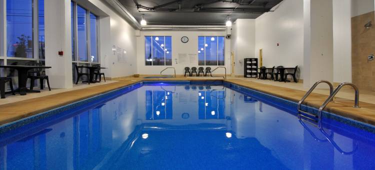 Holiday Inn & Suites 蒙特利尔机场(Holiday Inn & Suites Montreal Airport)图片