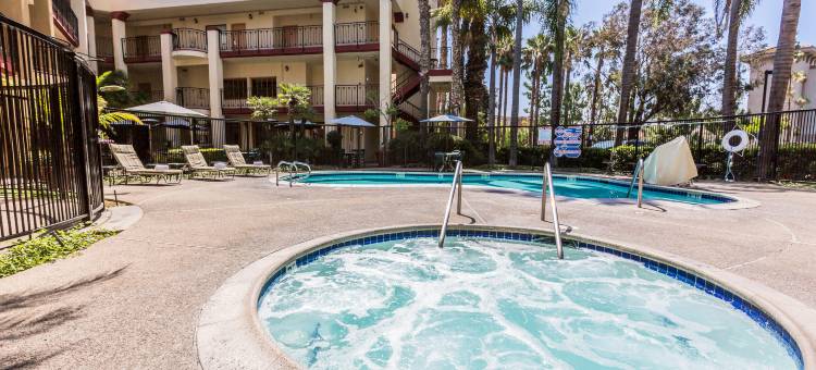 奥兰治县约翰韦恩机场舒适套房酒店(Comfort Inn & Suites Orange County John Wayne Airport)图片