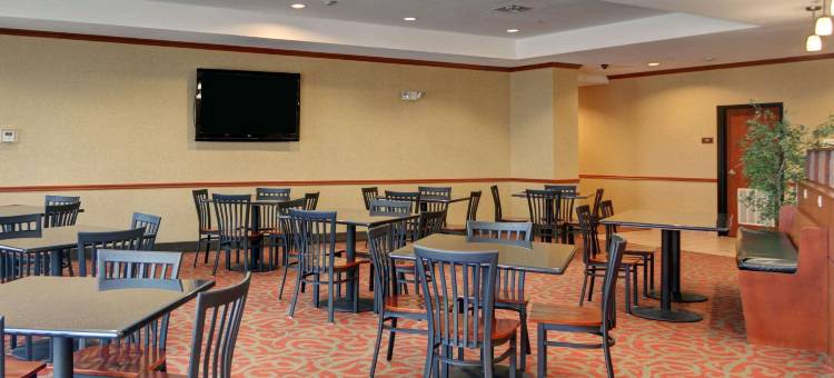 舒适套房酒店(Quality Suites Near Cedar Creek Lake)图片