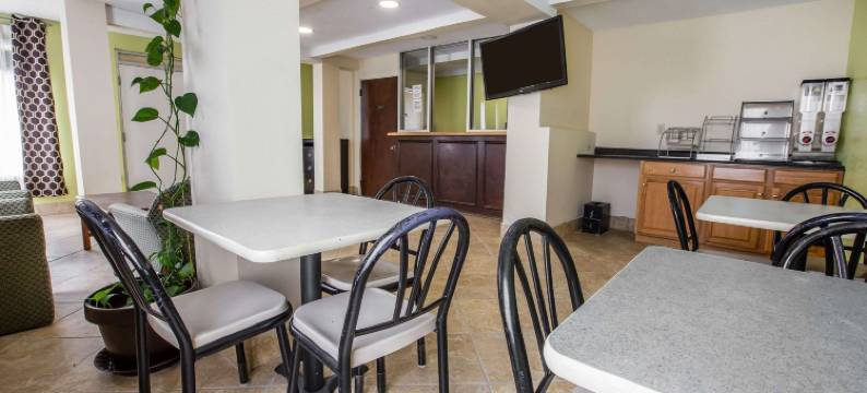 劳伦斯罗德威酒店(Rodeway Inn)图片