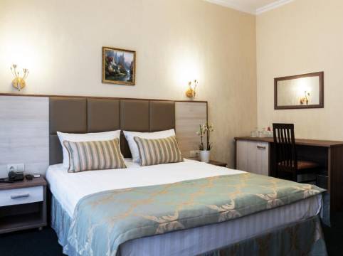 七山佈列斯特酒店