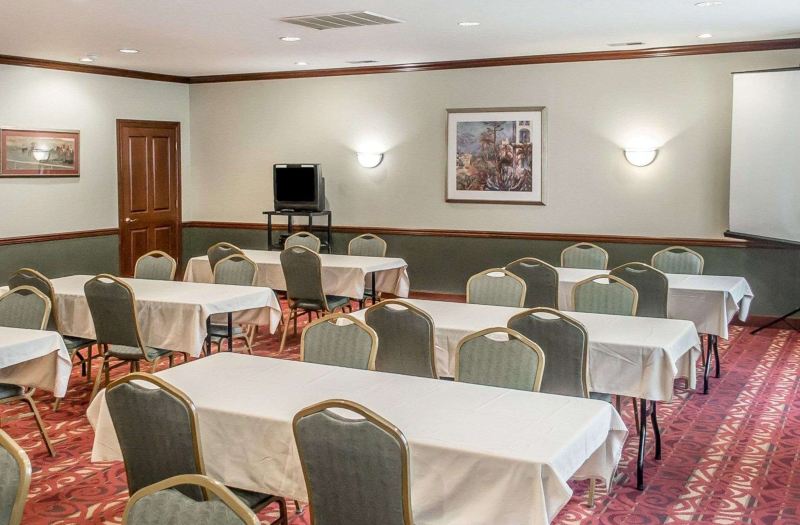 Comfort Inn Austintown Hotel Reviews And Room Rates