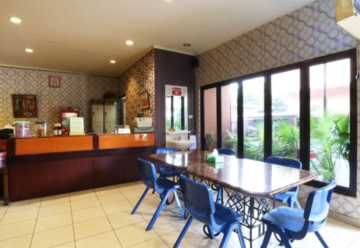 Hotel 678 Kemang powered by Cocotel Hotel Overview