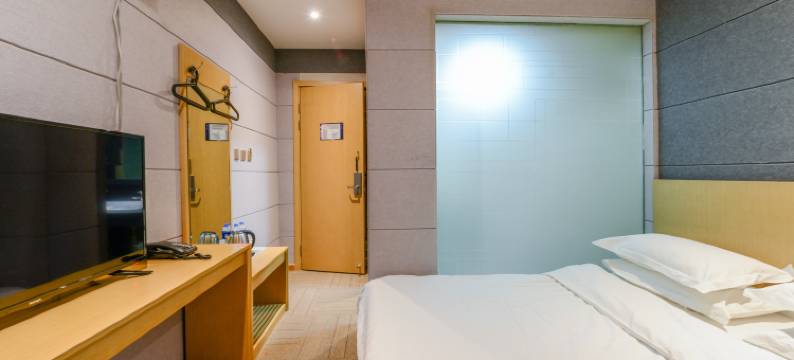 久居可商旅酒店(乌鲁木齐高铁站店)图片