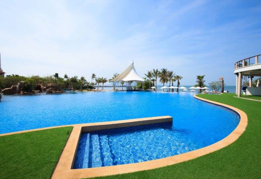 Mövenpick Siam Hotel Na Jomtien PattayaHotel Overview