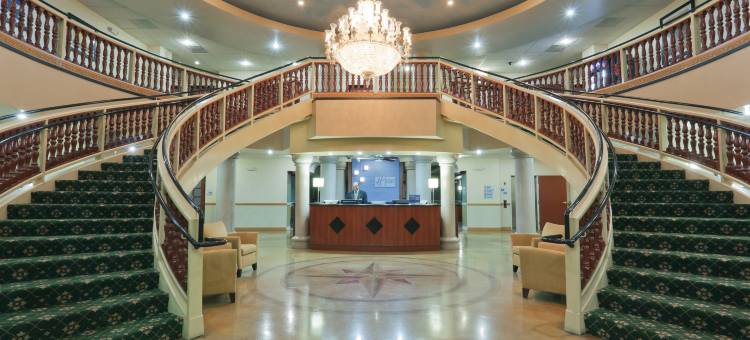 智选假日套房酒店贝克斯菲尔德中央(Holiday Inn Express & Suites Bakersfield Central)图片