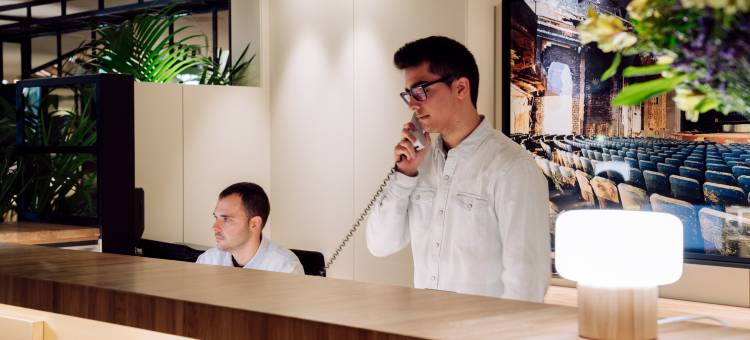 时髦&精简天鹅绒住宿(Chic & Basic Velvet)图片