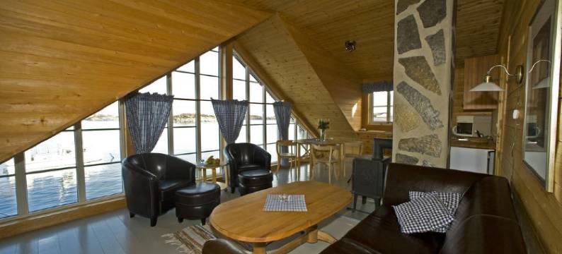 哼宁斯维罗布尔酒店(Henningsvær Rorbuer)图片