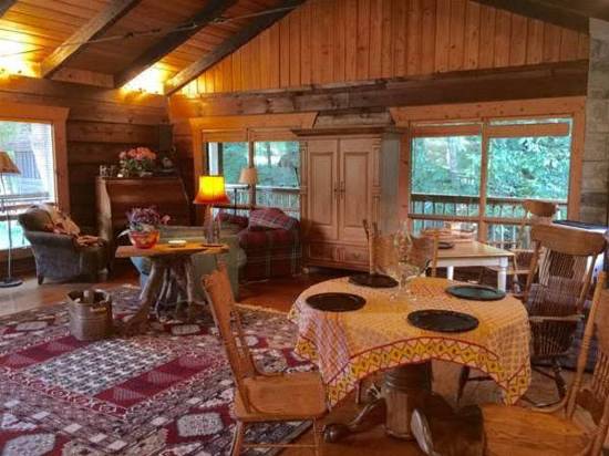 Creekwalk Inn And Cabins Hotel Reviews And Room Rates Trip Com