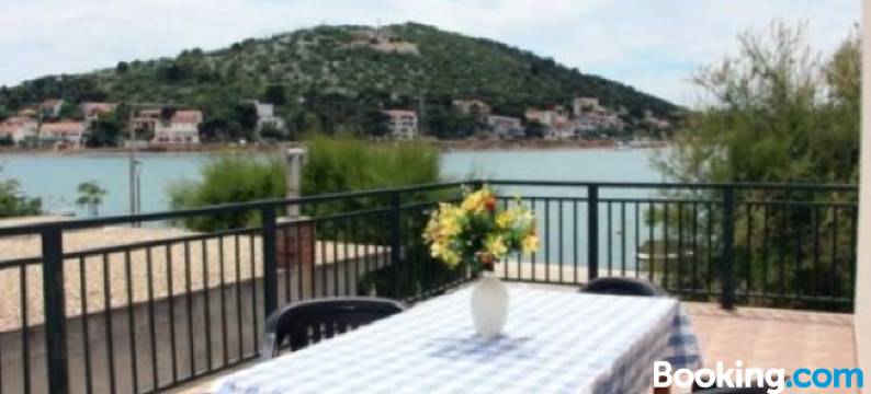 Waterfront Apartments图片