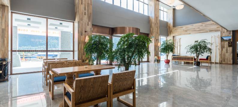 波密格拉丹东酒店图片