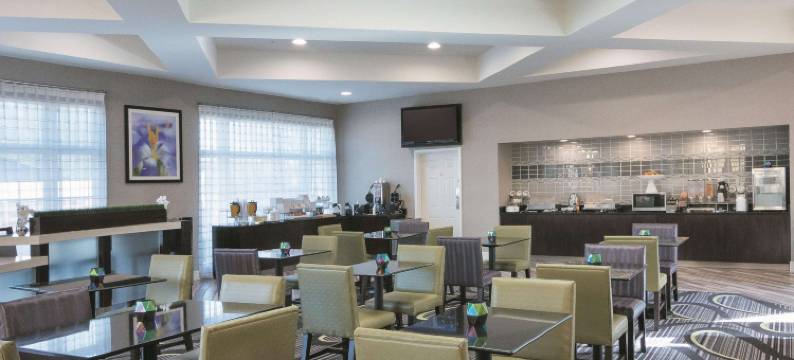 奥兰多机场北拉昆塔温德姆套房酒店(La Quinta Inn & Suites by Wyndham Orlando Airport North)图片