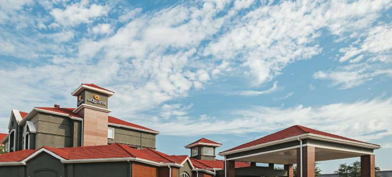 沃斯堡市景拉昆塔温德姆套房酒店(La Quinta Inn & Suites by Wyndham Fort Worth City View)图片