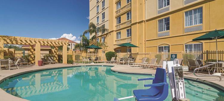 凤凰城迈措沃西拉昆塔温德姆套房酒店(La Quinta Inn & Suites by Wyndham Phoenix Mesa West)图片