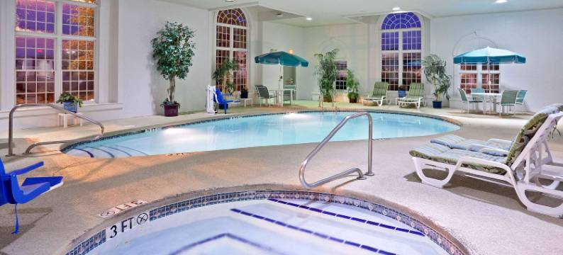 克利夫兰马其顿拉昆塔温德姆套房酒店(La Quinta Inn & Suites by Wyndham Cleveland Macedonia)图片