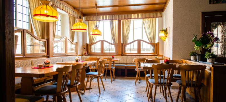 法兰克谢尔霍夫酒店(Hotel Fränkischer Hof)图片