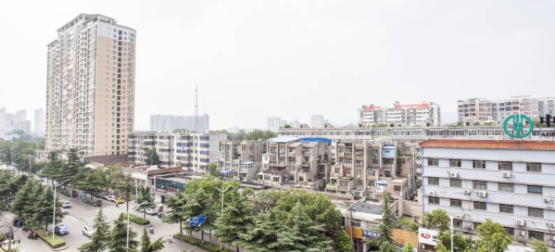 鹰龙商务酒店(平顶山火车站店)图片