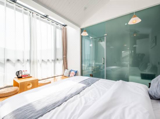 Home Hotel Hotel Reviews And Room Rates Trip Com