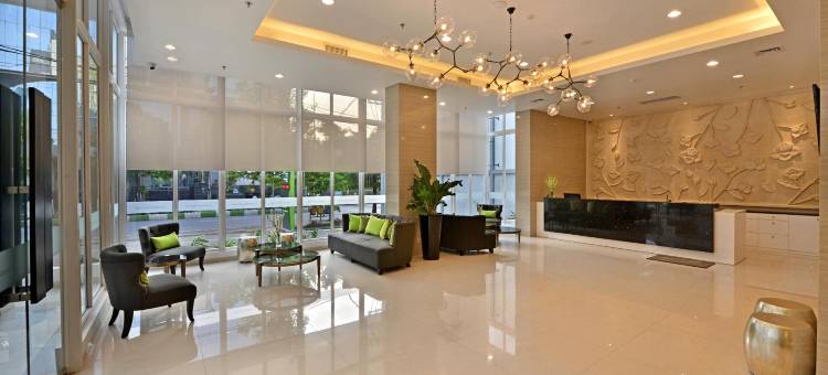 维兹普莱姆巴苏吉拉玛特玛琅酒店(Whiz Prime Hotel Basuki Rahmat Malang)图片