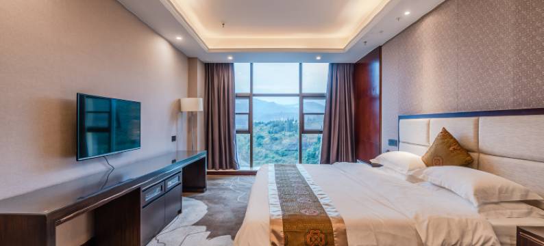 荥经鸽子花大酒店图片