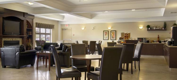 华美达高地河流酒店(Canalta High River)图片